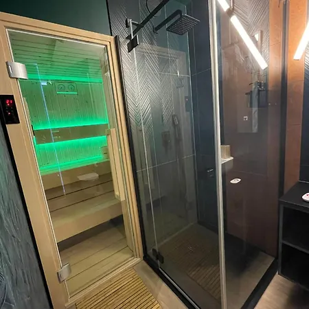 New Comfortable With Balcony And Sauna On Klimieckiego Street Apartman