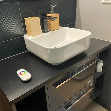 New Comfortable With Balcony And Sauna On Klimieckiego Street Apartamento